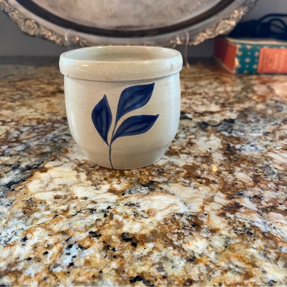WILLIAMSBURG SALT GLAZE BLUE COBALT FLOWER PATTERN STONEWARE POTTERY CUP